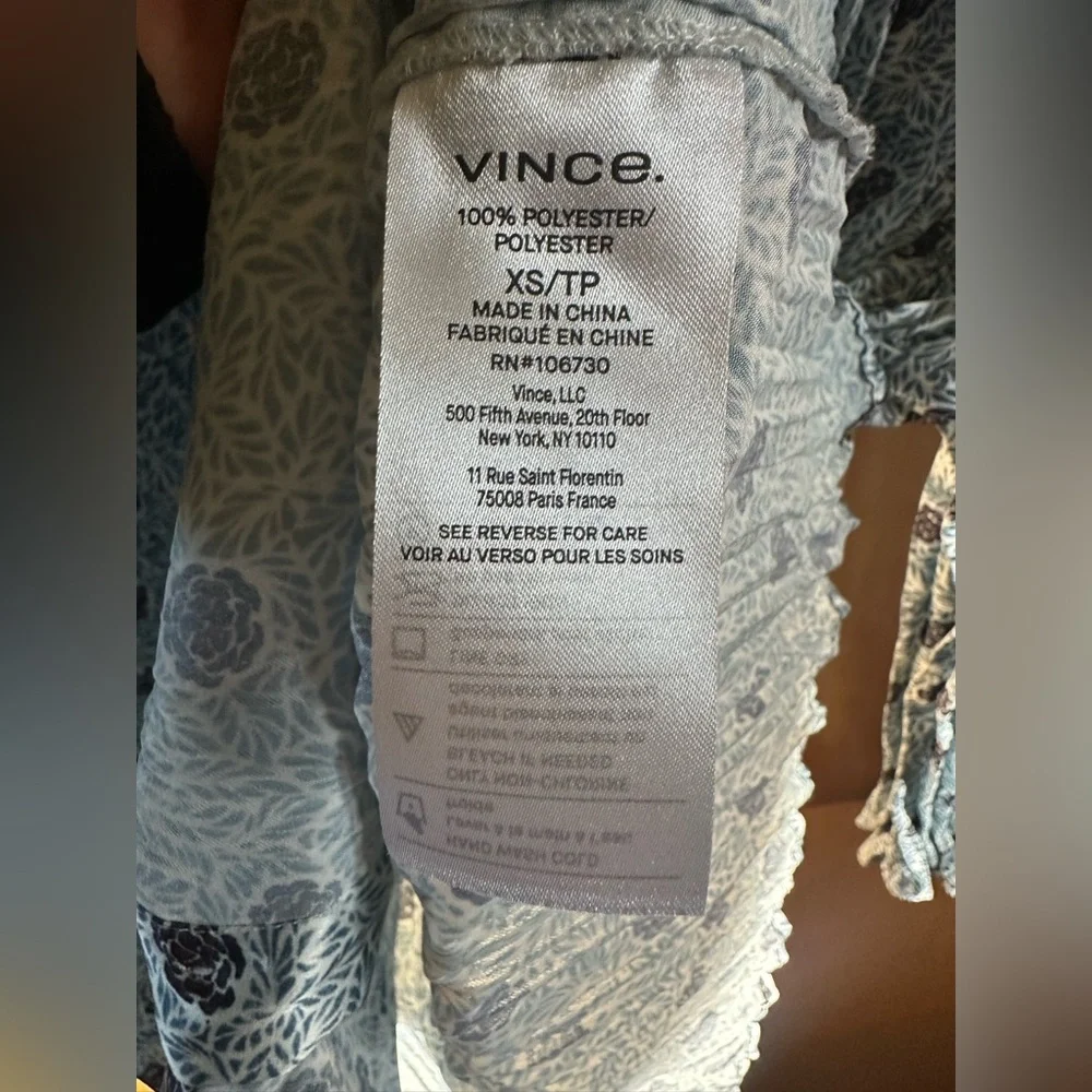 Vince Camellia Print Pleated Blouse, Pale Bay Blue, XS, Never Worn NWOT New! - Picture 9 of 10